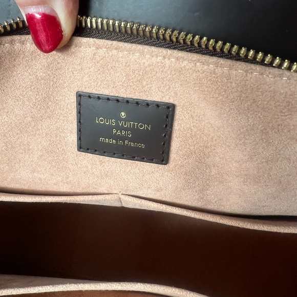 Louis Vuiton Purse! Authentic and worn 2 times only! - Picture 3 of 16